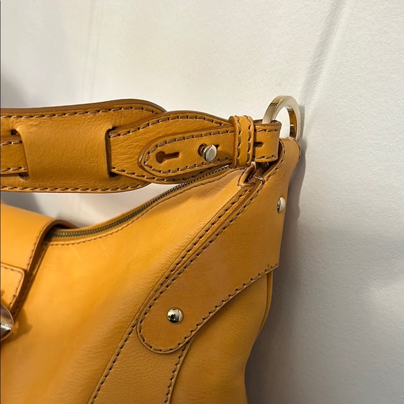 Valentino Garavani Vintage Mustard Leather Shoulder Bag - Picture 6 of 14